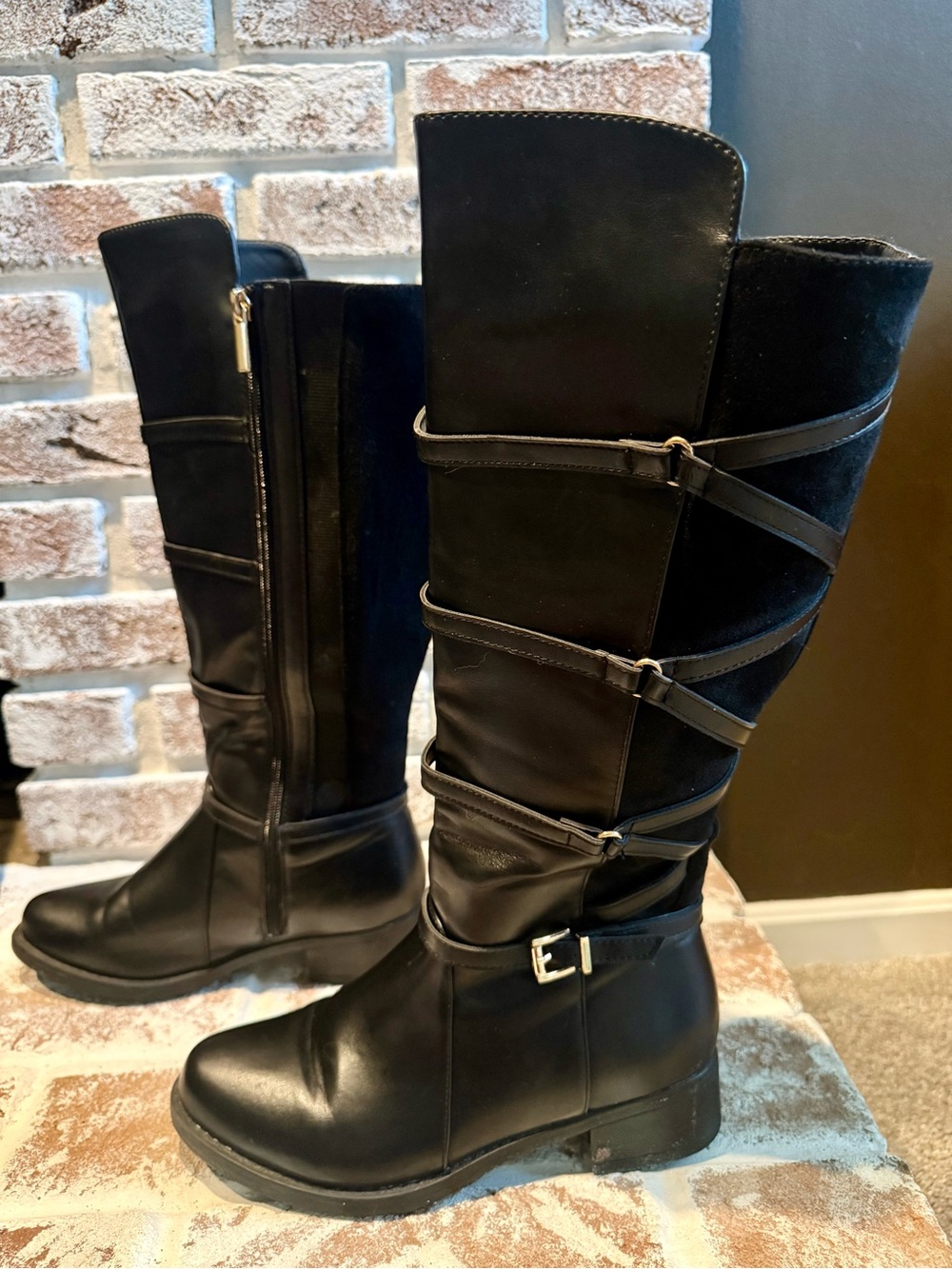 Women's Black Knee-High Buckle Strap Heeled Boots. Size 7 Wide.